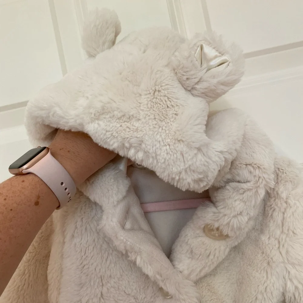 Cream soft faux fur coat size 9-12months - Picture 4 of 5